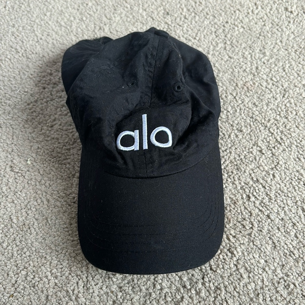 Black and white alo hat